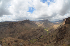 горы исчерченные дорогами