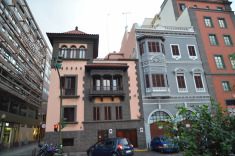 рядом с улицей Триана