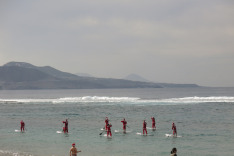 Пляж Лас Кантерас- деды морозы приплыли